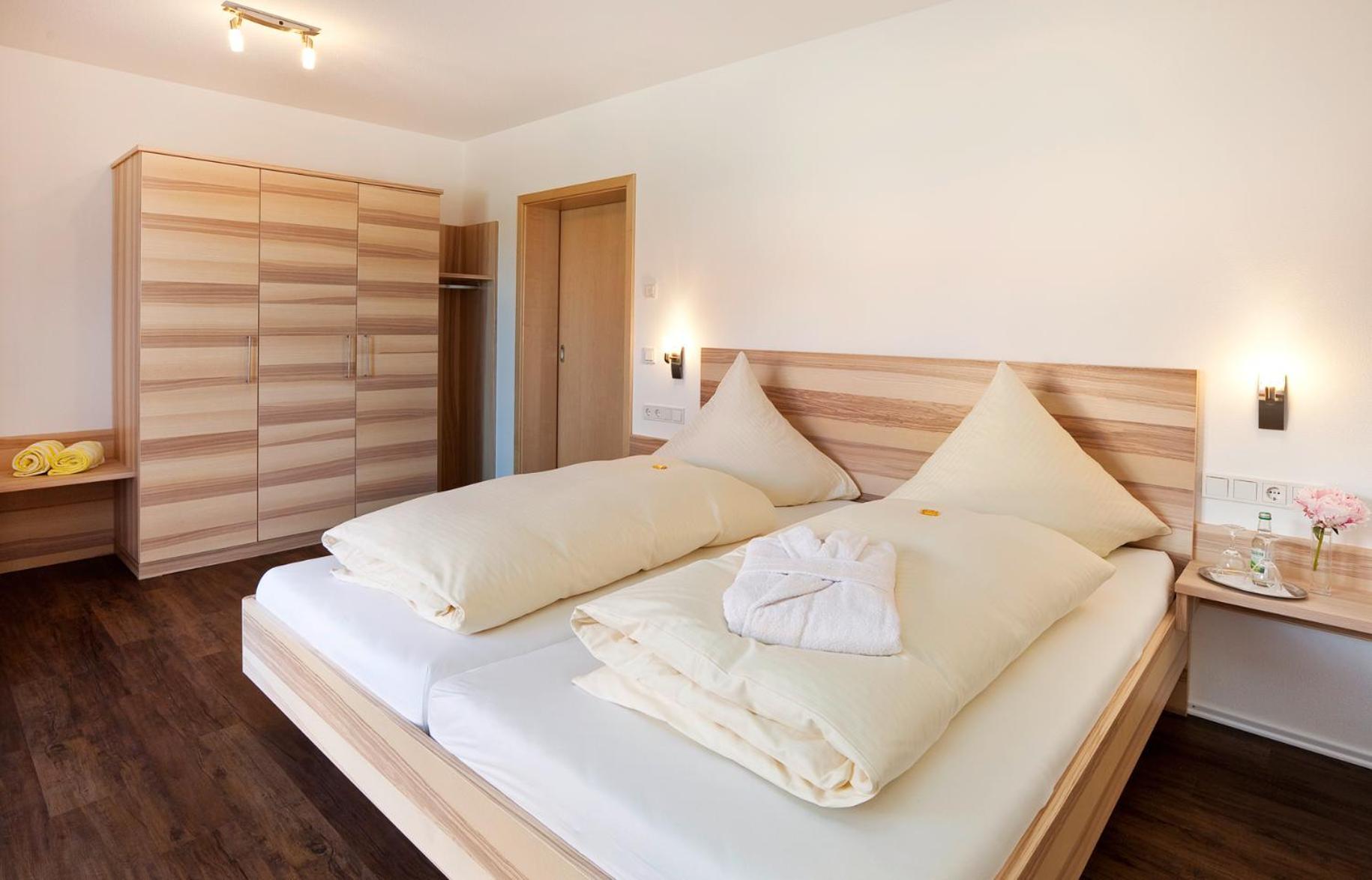 Seehotel Und Appartements Schnoeller Rieden Esterno foto